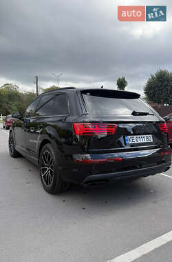 Позашляховик / Кросовер Audi Q7 2017 в 