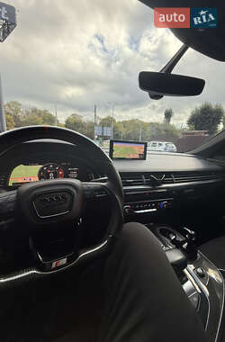 Позашляховик / Кросовер Audi Q7 2017 в 