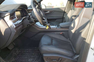 Позашляховик / Кросовер Audi Q7 2020 в 