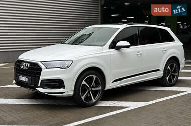 Позашляховик / Кросовер Audi Q7 2019 в 
