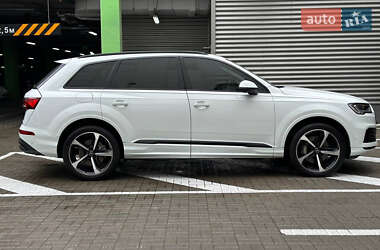 Позашляховик / Кросовер Audi Q7 2019 в 