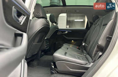 Позашляховик / Кросовер Audi Q7 2019 в 