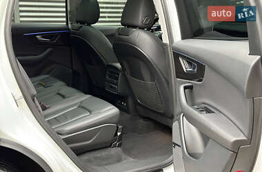 Позашляховик / Кросовер Audi Q7 2019 в 