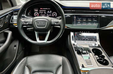Позашляховик / Кросовер Audi Q7 2019 в 