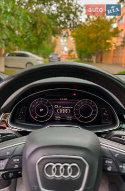 Позашляховик / Кросовер Audi Q7 2017 в 