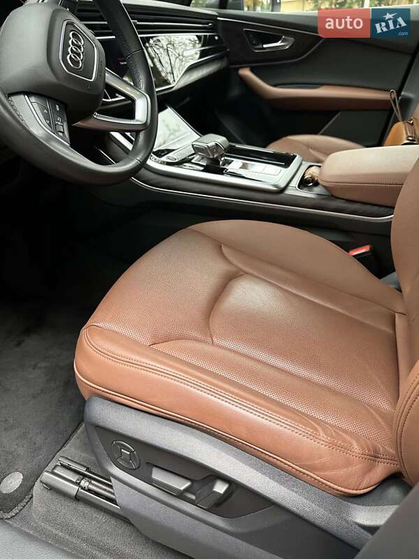 Внедорожник / Кроссовер Audi Q7 2021 в Киеве