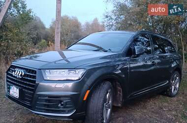 Внедорожник / Кроссовер Audi Q7 2017 в 