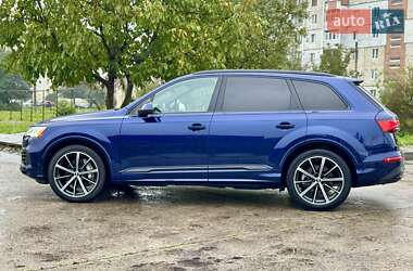 Позашляховик / Кросовер Audi Q7 2020 в 