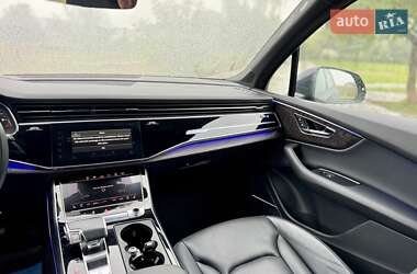 Позашляховик / Кросовер Audi Q7 2020 в 