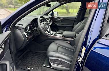 Позашляховик / Кросовер Audi Q7 2020 в 