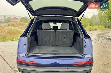 Позашляховик / Кросовер Audi Q7 2020 в 