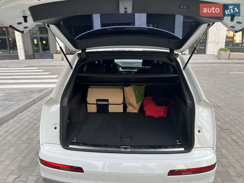 Позашляховик / Кросовер Audi Q7 2018 в Києві