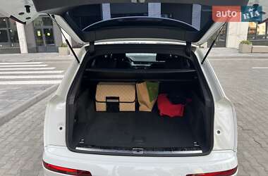 Позашляховик / Кросовер Audi Q7 2018 в 