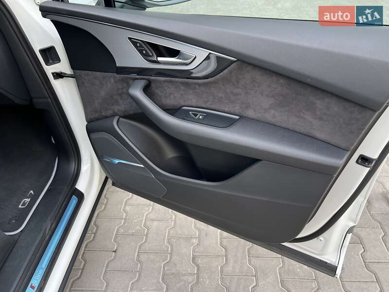 Позашляховик / Кросовер Audi Q7 2018 в Києві