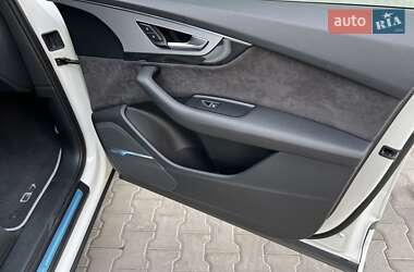 Позашляховик / Кросовер Audi Q7 2018 в 