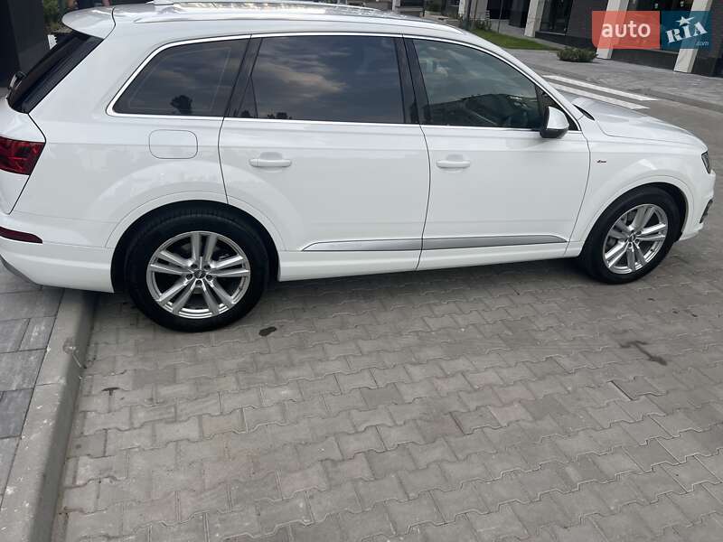 Позашляховик / Кросовер Audi Q7 2018 в Києві