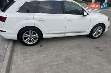 Позашляховик / Кросовер Audi Q7 2018 в 