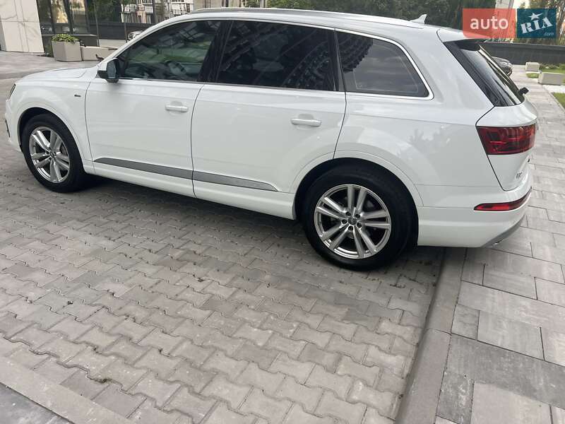 Позашляховик / Кросовер Audi Q7 2018 в Києві