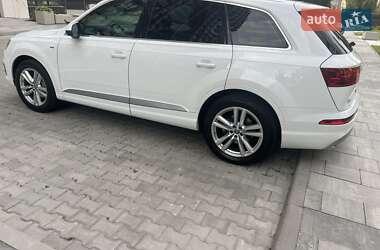 Позашляховик / Кросовер Audi Q7 2018 в 