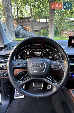 Внедорожник / Кроссовер Audi Q7 2017 в 