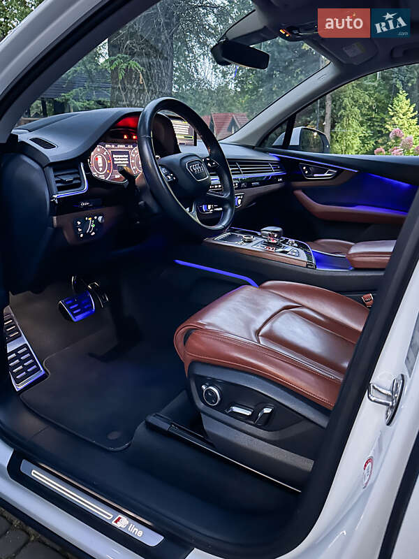 Позашляховик / Кросовер Audi Q7 2017 в Львові