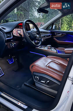 Внедорожник / Кроссовер Audi Q7 2017 в 