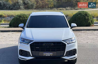 Внедорожник / Кроссовер Audi Q7 2021 в 