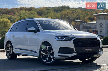 Внедорожник / Кроссовер Audi Q7 2021 в 