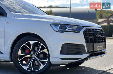 Внедорожник / Кроссовер Audi Q7 2021 в 