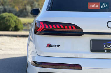 Внедорожник / Кроссовер Audi Q7 2021 в 