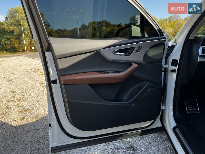 Внедорожник / Кроссовер Audi Q7 2021 в Днепре