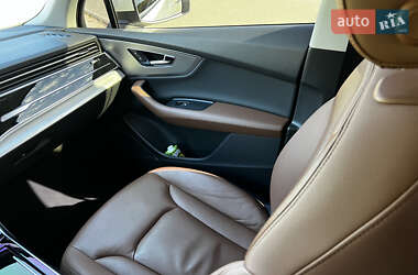 Внедорожник / Кроссовер Audi Q7 2021 в 