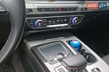 Внедорожник / Кроссовер Audi Q7 2017 в 