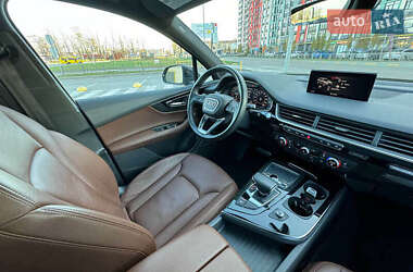 Внедорожник / Кроссовер Audi Q7 2017 в 