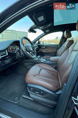 Внедорожник / Кроссовер Audi Q7 2017 в 