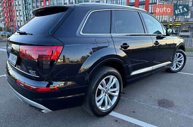 Внедорожник / Кроссовер Audi Q7 2017 в 