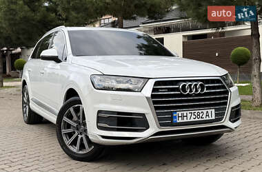 Позашляховик / Кросовер Audi Q7 2018 в 