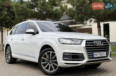 Позашляховик / Кросовер Audi Q7 2018 в 