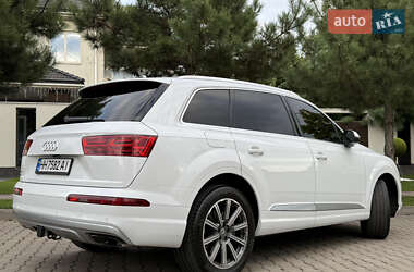 Позашляховик / Кросовер Audi Q7 2018 в 