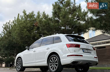Позашляховик / Кросовер Audi Q7 2018 в 