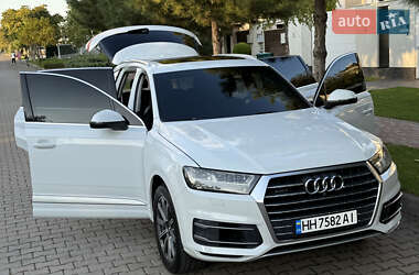 Позашляховик / Кросовер Audi Q7 2018 в 