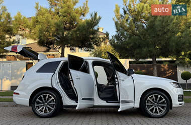 Позашляховик / Кросовер Audi Q7 2018 в 