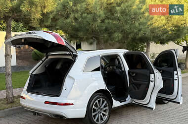 Позашляховик / Кросовер Audi Q7 2018 в 