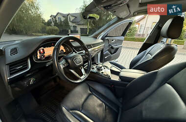 Позашляховик / Кросовер Audi Q7 2018 в 