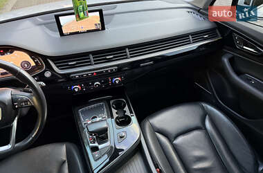 Позашляховик / Кросовер Audi Q7 2018 в 