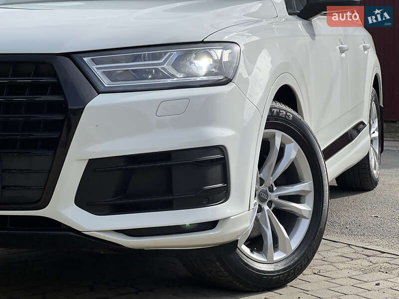 Позашляховик / Кросовер Audi Q7 2017 в Ужгороді