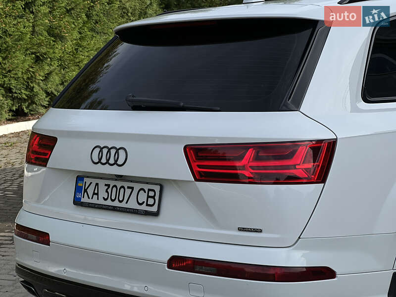 Позашляховик / Кросовер Audi Q7 2017 в Ужгороді