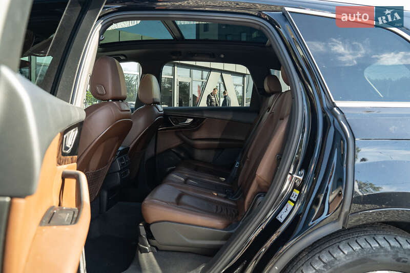 Внедорожник / Кроссовер Audi Q7 2017 в Черновцах