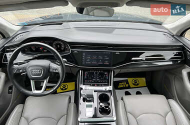 Позашляховик / Кросовер Audi Q7 2020 в 