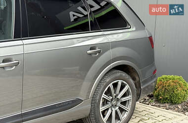Позашляховик / Кросовер Audi Q7 2016 в 
